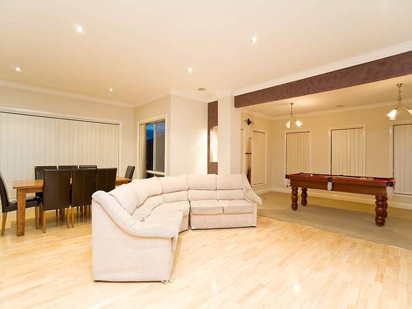 SURROUND YOURSELF WITH STYLE Picture