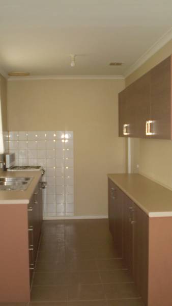 GREAT LOCATION IN A QIUET COURT Picture 3