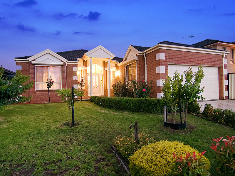 LOOK AT ME Picture 1