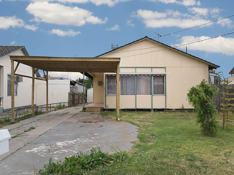 PLENTY OF SPACE TO SHARE... Picture 1