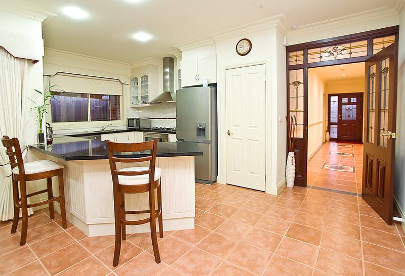 BE THE ENVY OF YOUR FRIENDS Picture 2