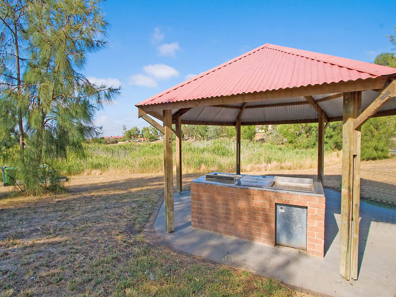 SPACE AND LOCATION FOR THE FAMILY Picture 3