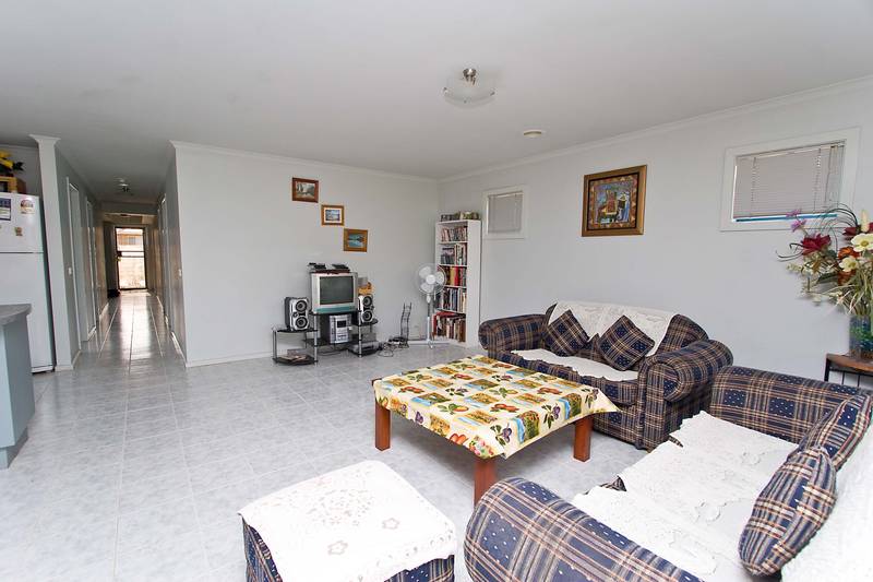 EYE TEASER, PURSE PLEASER Picture