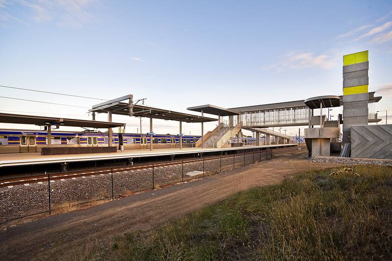 STROLL TO IT ALL Picture 3