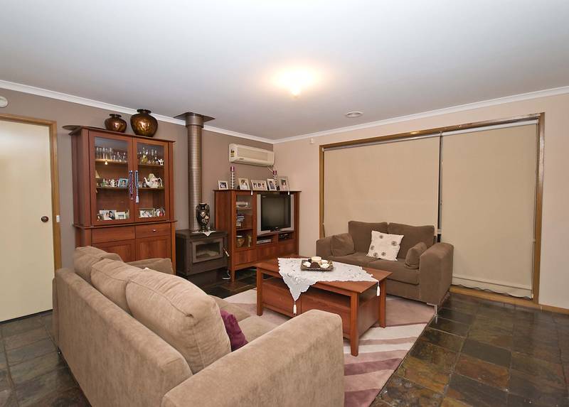 ON A QUIET COURT IN MILFORD! Picture 2