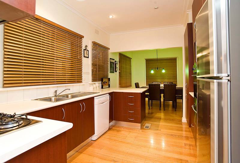 A ROSE AMONG THORNS Picture 3