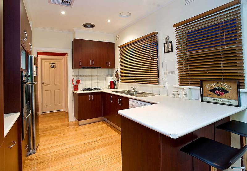 A ROSE AMONG THORNS Picture 2