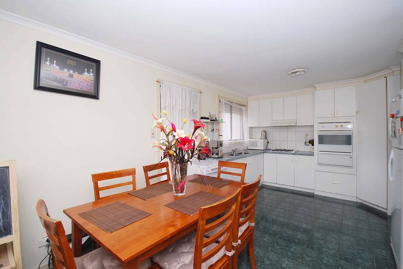 TRENDY LOW MAINTENANCE LIVING Picture 3