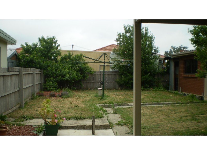 GREAT LOCATION IN A QIUET COURT Picture 3