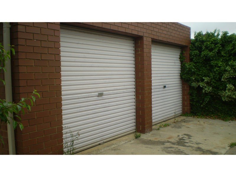 GREAT LOCATION IN A QIUET COURT Picture 2