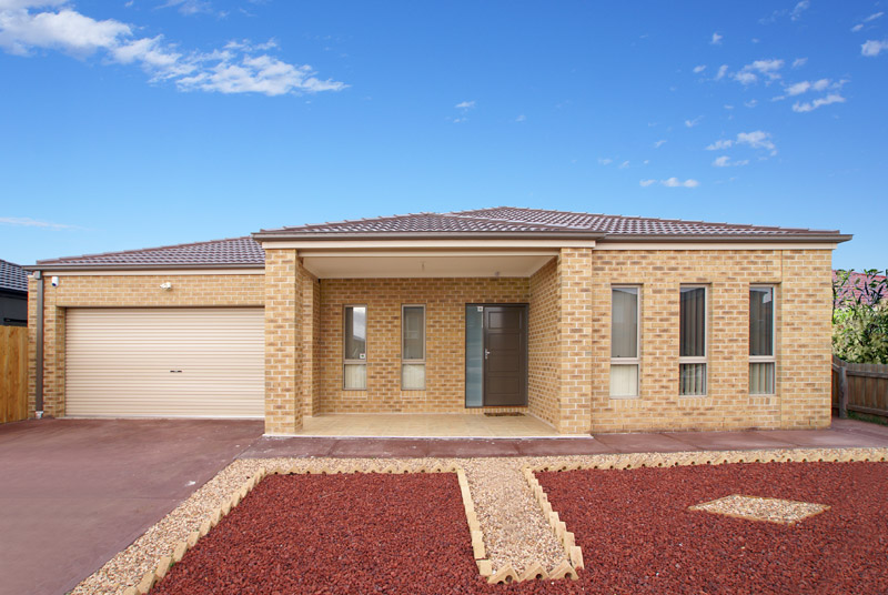 OUTSTANDING RESIDENCE WITH QUALITY FEATURES Picture 1