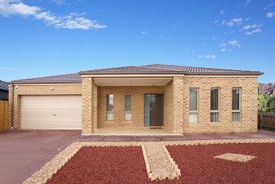 OUTSTANDING RESIDENCE WITH QUALITY FEATURES Picture