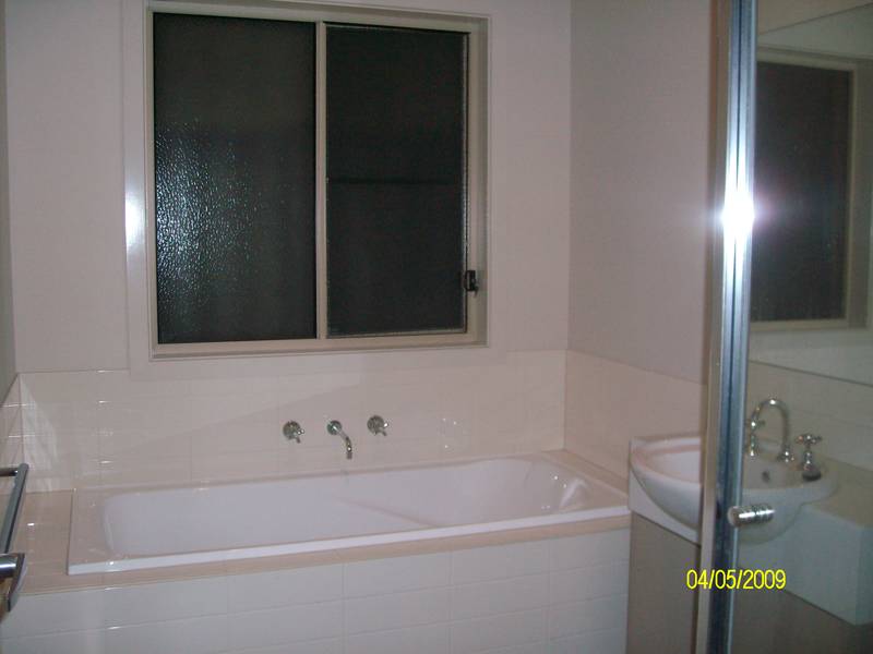 Almost Brand New! Picture 3