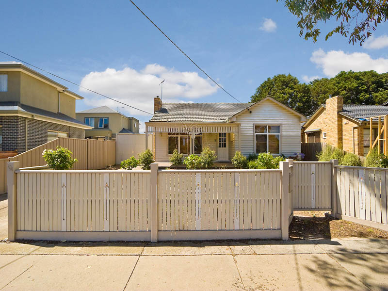 104 Middle Street, Hadfield Picture 1