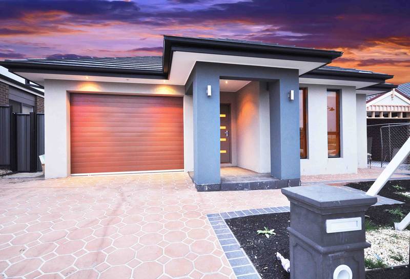 GOOD AS NEW! Picture 1