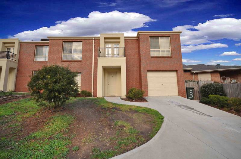 STROLL TO IT ALL... Picture 1