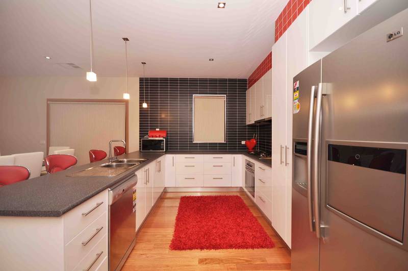 GOOD AS NEW! Picture 3