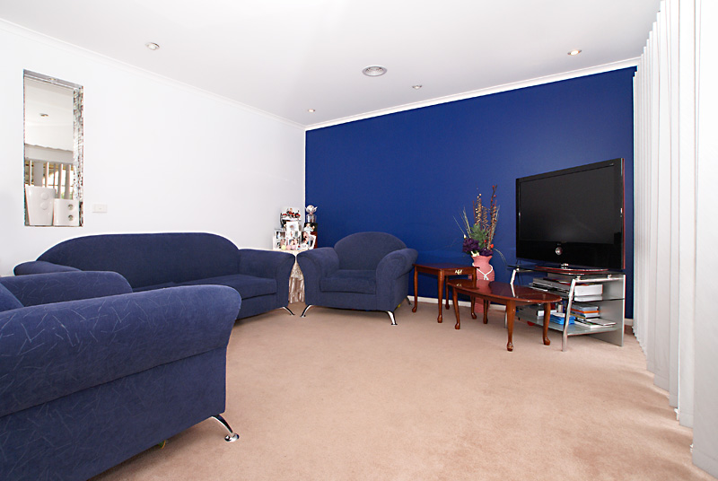 CORNER BLOCK WITH ENDLESS OPPORTUNITIES Picture 3