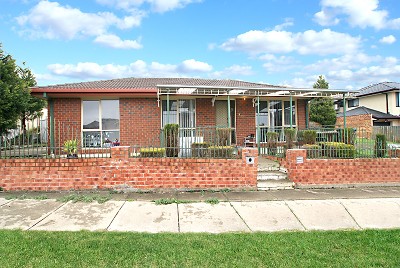 CORNER BLOCK WITH ENDLESS OPPORTUNITIES Picture