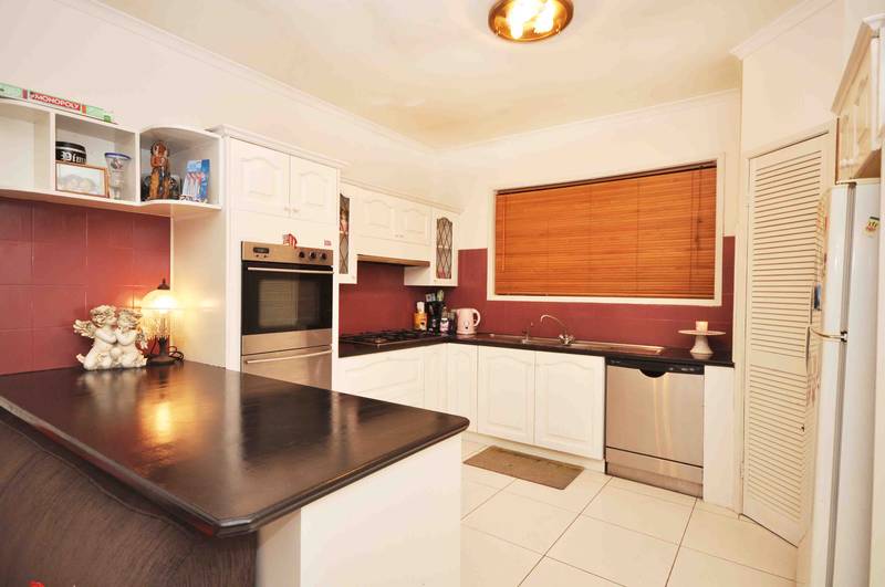 URGENT SALE! Picture 3