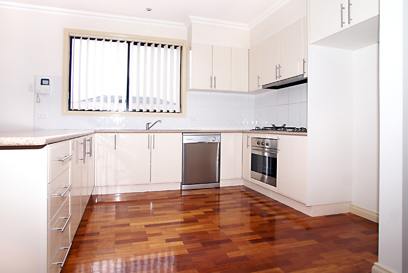 MOVE IN AND RELAX Picture 2