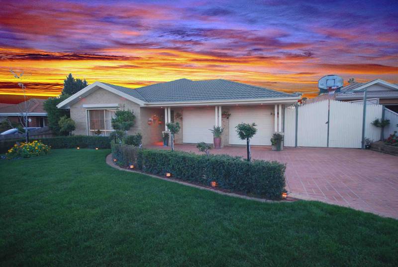 RESORT LIKE RESIDENCE WITH LOCATION TO MATCH Picture 2