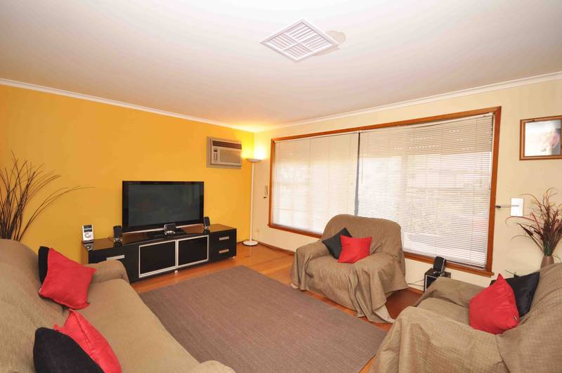 COSY FAMILY HOME Picture 3