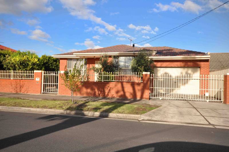 NEAT AND SPACIOUS Picture 1