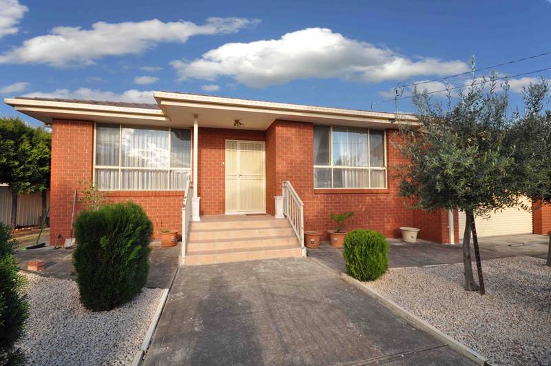 NEAT AND SPACIOUS Picture 2