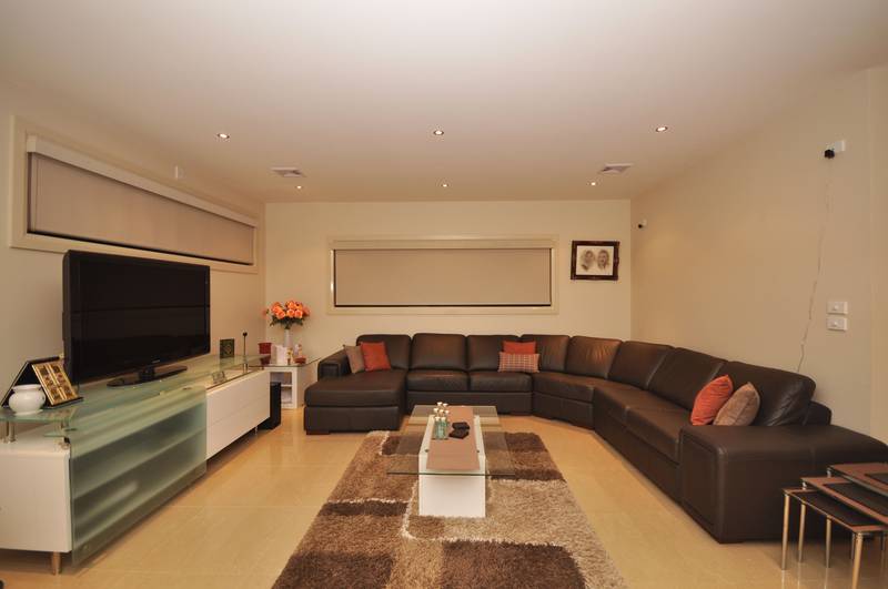 IDEAL FOR 3 FAMILIES Picture 2