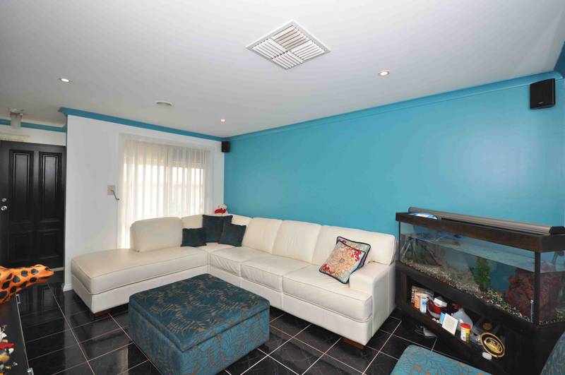 MODERN - SPACIOUS AND LOW MAINTENANCE Picture 2