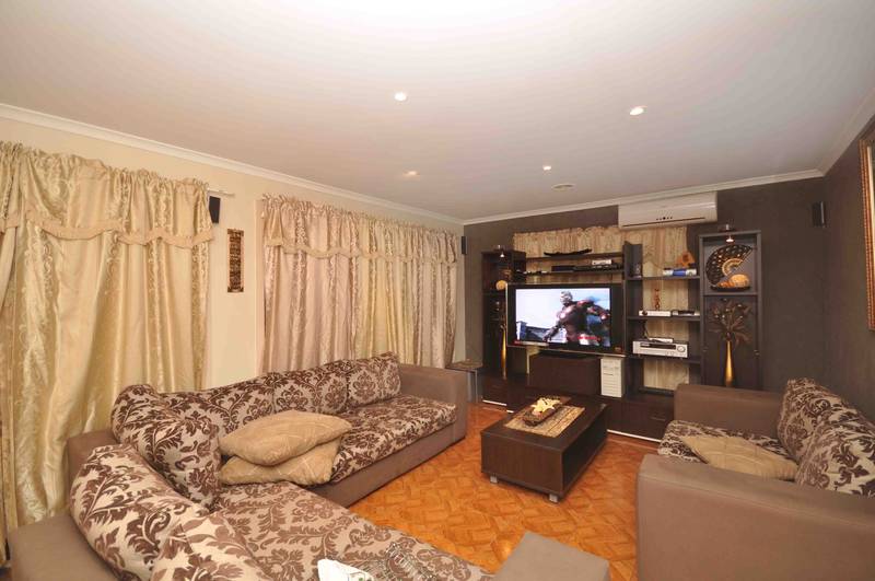 LOOKING TO SPEND $300,000 TO $330,000 Picture 2