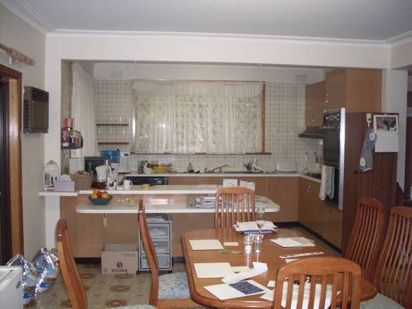 Perfect Location!!! Picture 2