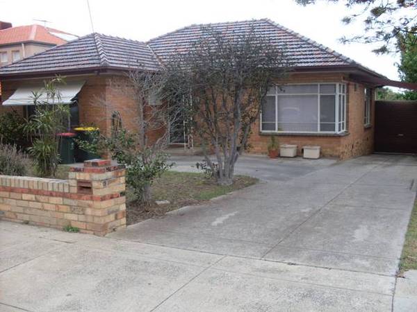 Perfect Location!!! Picture 1