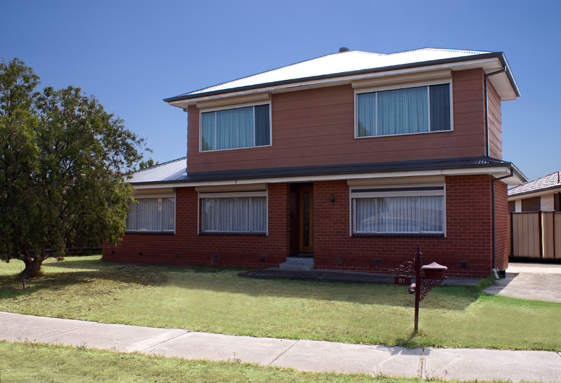 WOW 5 BEDROOMS! Picture 1