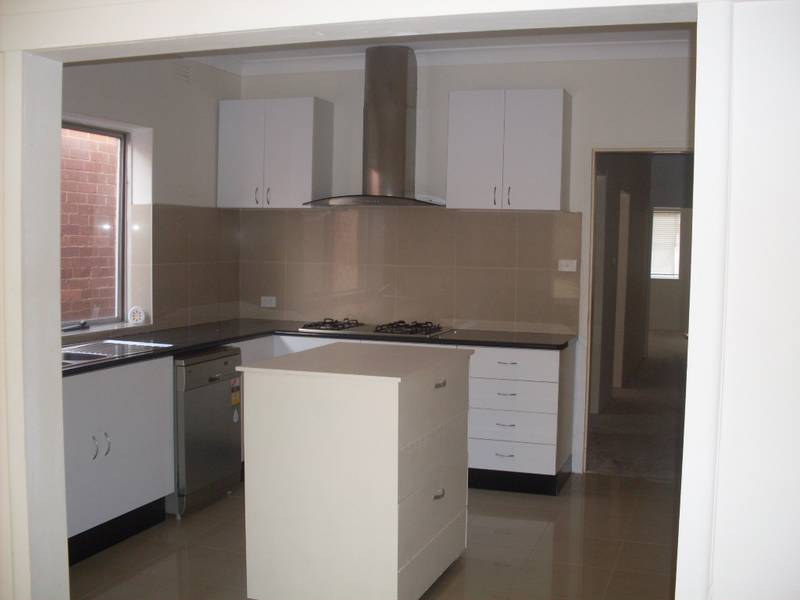 Join the locals in the Centreway Picture 1