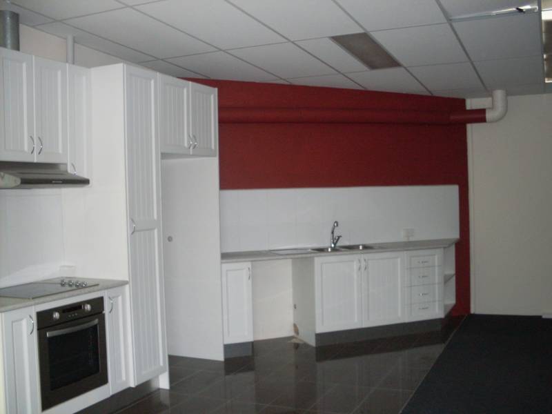 Perfect Location! Perfect Oppertunity! Picture 1