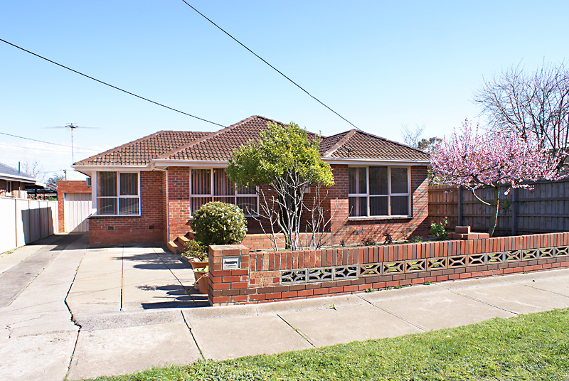 Affordable Lifestyle, Unbeatable Location! Picture 1