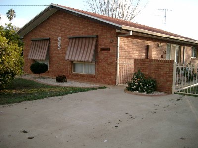 Comfortable 2 BR Home in the Northern Victorian Region. Picture