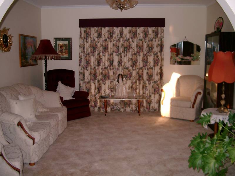 Comfortable 2 BR Home in the Northern Victorian Region. Picture 3