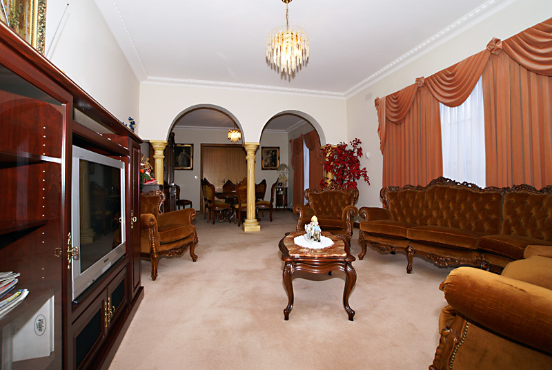 PURE ELEGANCE ON THE BIGGEST BLOCK IN KEILOR PARK 1028m2 (approx) Picture 3