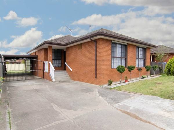 FAMILY HOME WITH POTENTIAL Picture 2