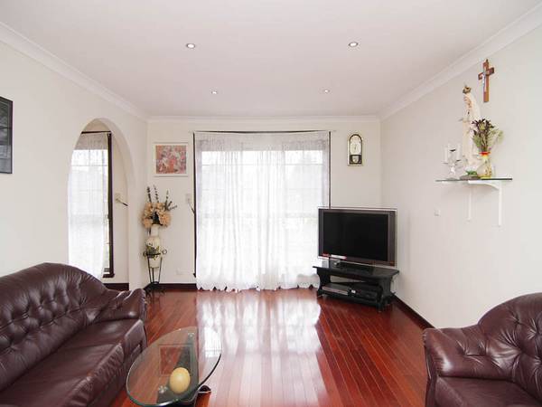 FAMILY HOME WITH POTENTIAL Picture 3