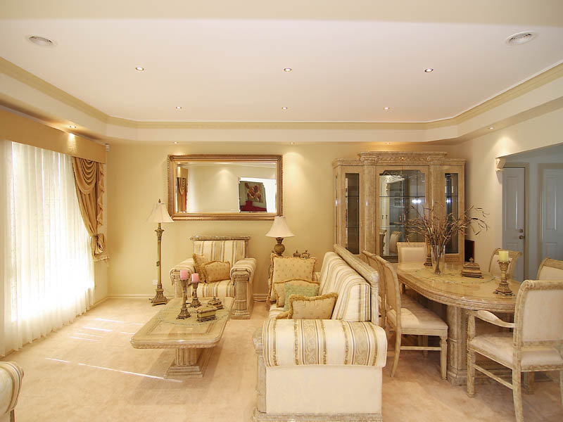 LIVE LIKE A KING Picture 3