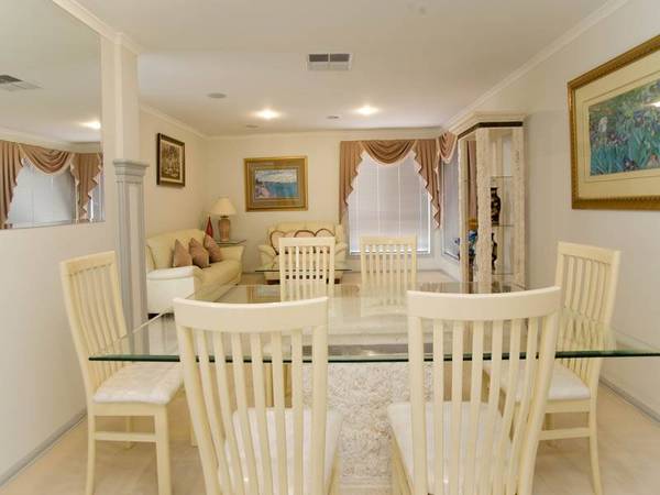 STUNNING AND SPACIOUS Picture 2