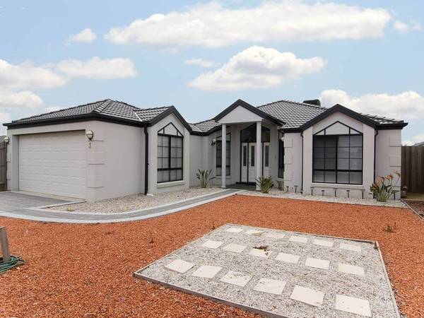 STUNNING AND SPACIOUS Picture 1