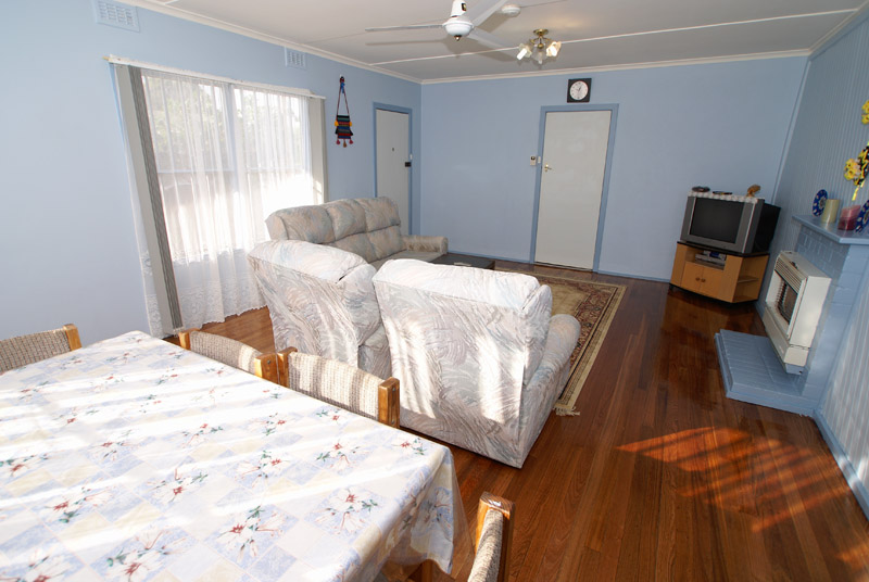 3 BEDROOMS + BUNGALOW Picture 3