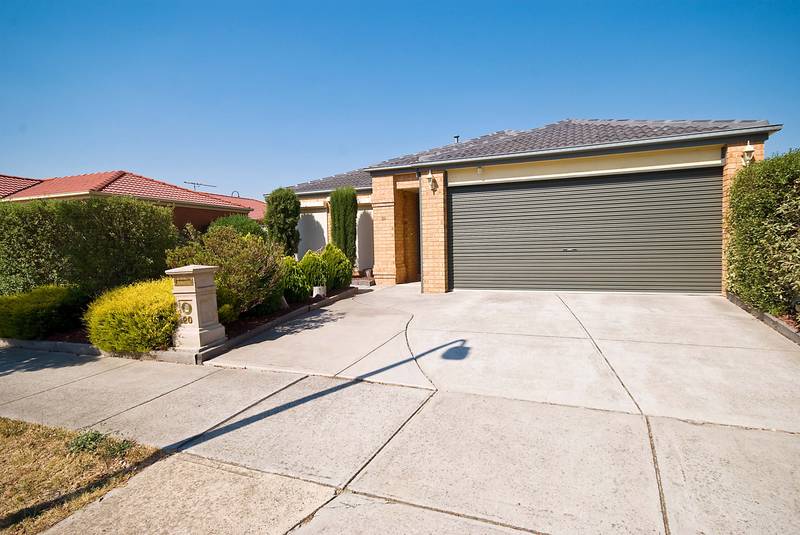 STANDSOUT AND WELCOMING Picture 1