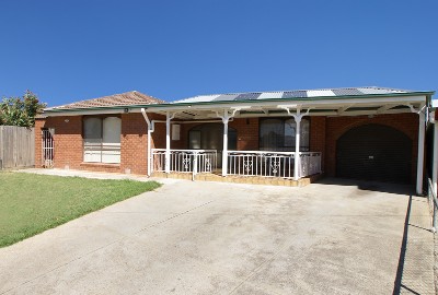 4 BEDROOM HOUSE AND SELF CONTAINED 1 BEDROOM UNIT Picture