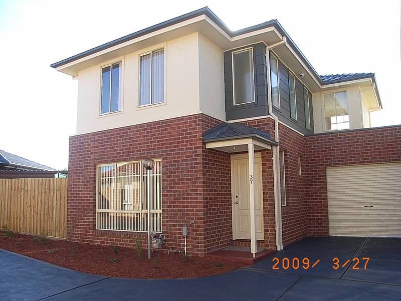 BRAND NEW T/HOUSE Picture 1